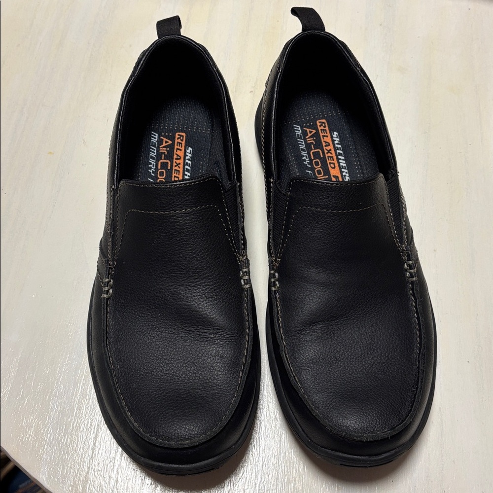 Skechers Men’s Relaxed Fit Air Cooled black leather Memory Foam Men’s Size 9